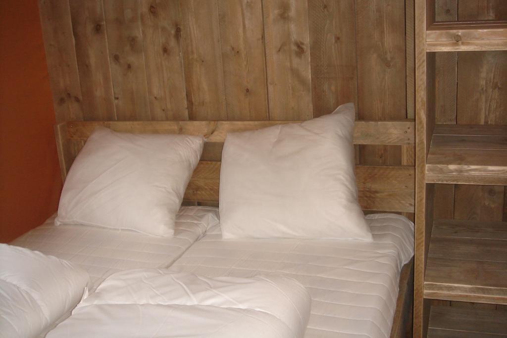 Camping De La Bonnette Caylus Ruang foto
